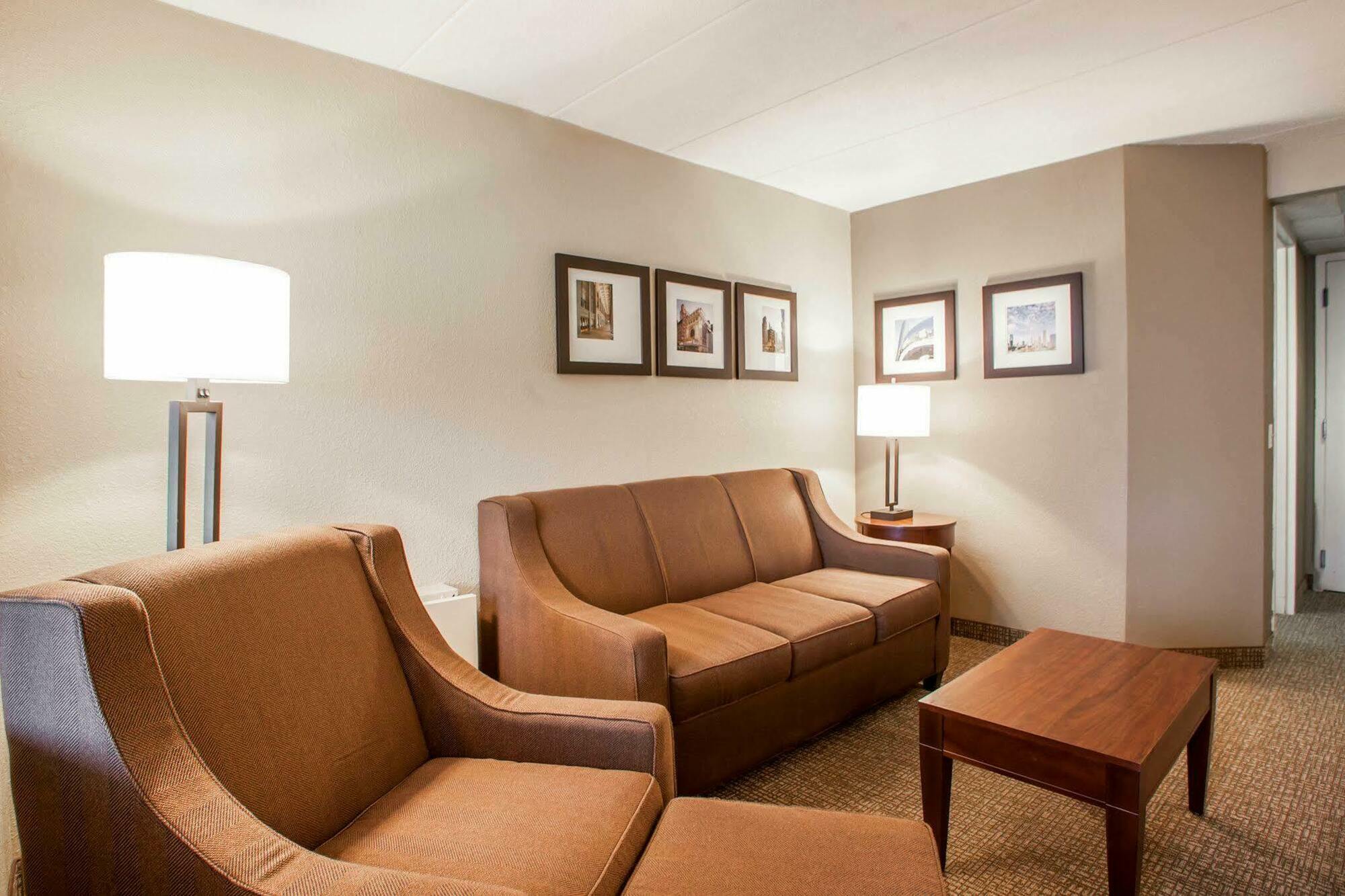 Quality Inn & Suites Orland Park - Chicago Bagian luar foto
